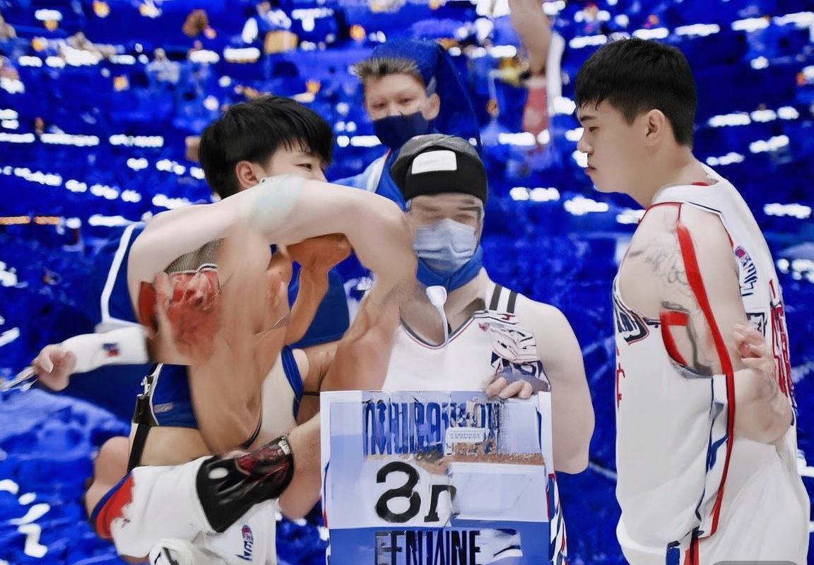 乔尔·恩比德34.8分场均得分创历史新高：揭秘得分王背后的技术特点与团队力量